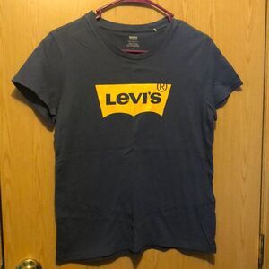 Levi’s size medium Tshirt blue with yellow